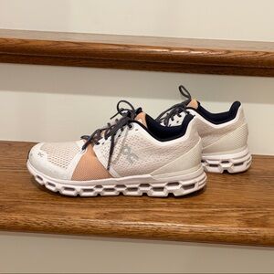 On Cloudstratus Running sneakers. Women’s 6.5